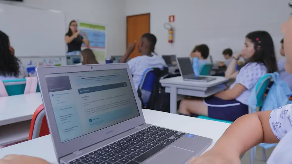 EUA tornam a Inteligência Artificial obrigatória nas escolas